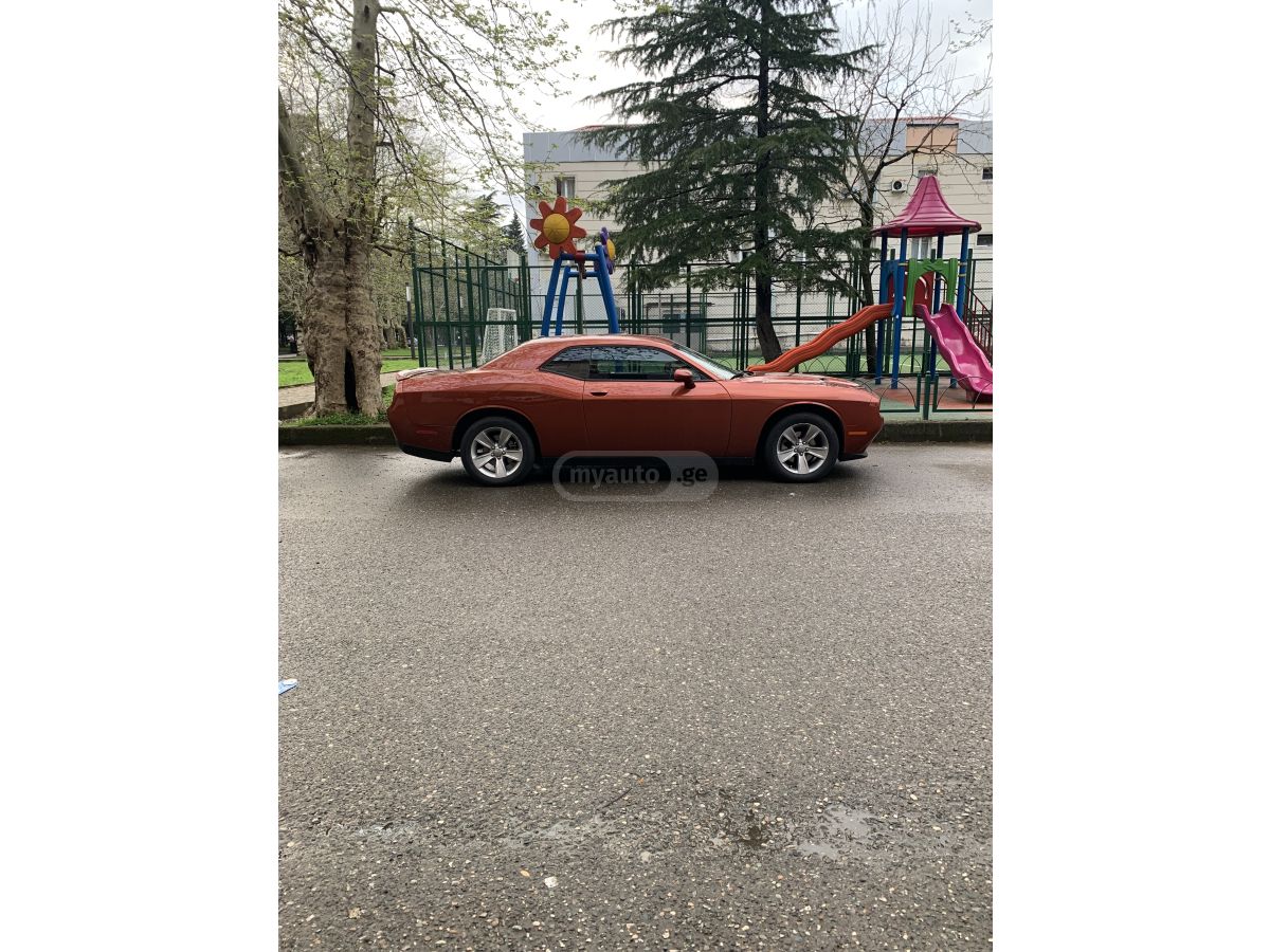 Dodge Challenger - фото 1