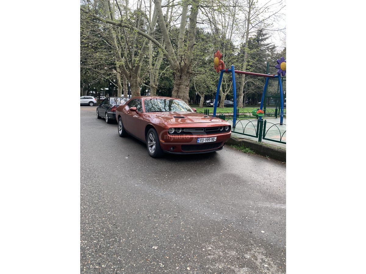 Dodge Challenger - фото 2