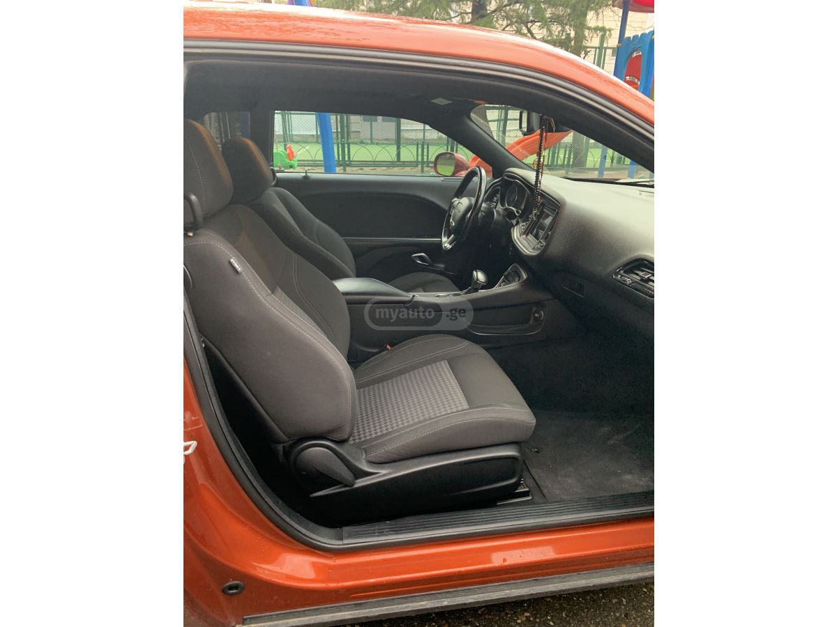 Dodge Challenger - фото 6