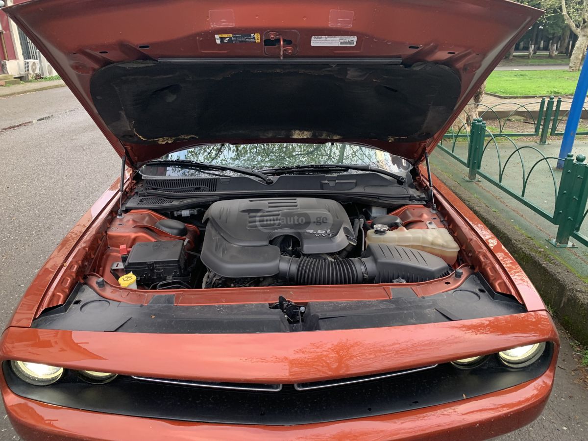 Dodge Challenger - фото 8