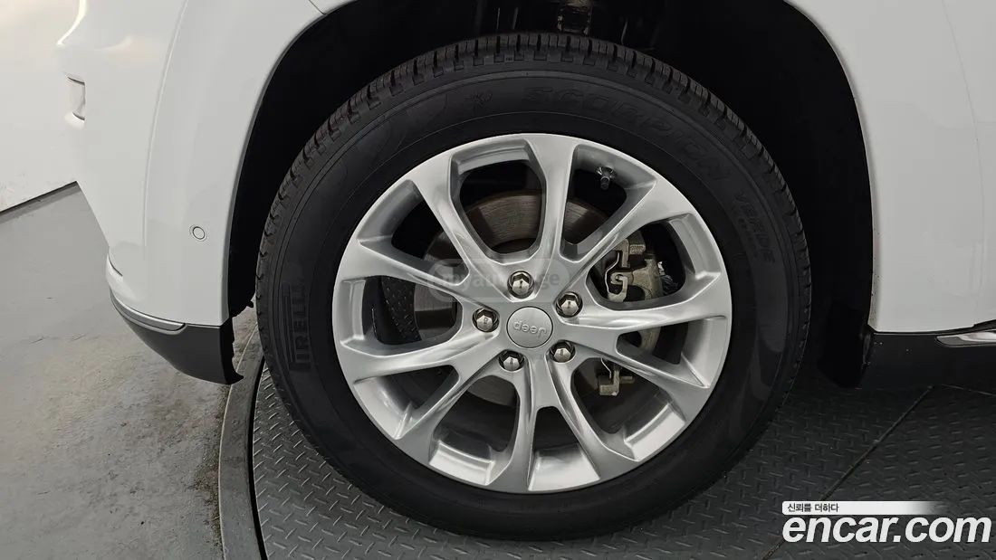 Jeep Grand Cherokee - фото 5