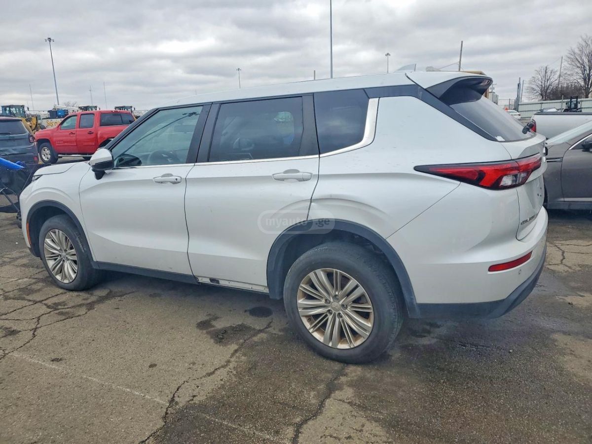 Toyota Outlander 2023 — миниатюра 2