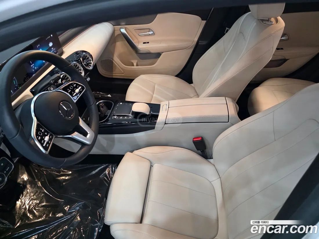 Mercedes-Benz A 45 AMG 2022 — миниатюра 10