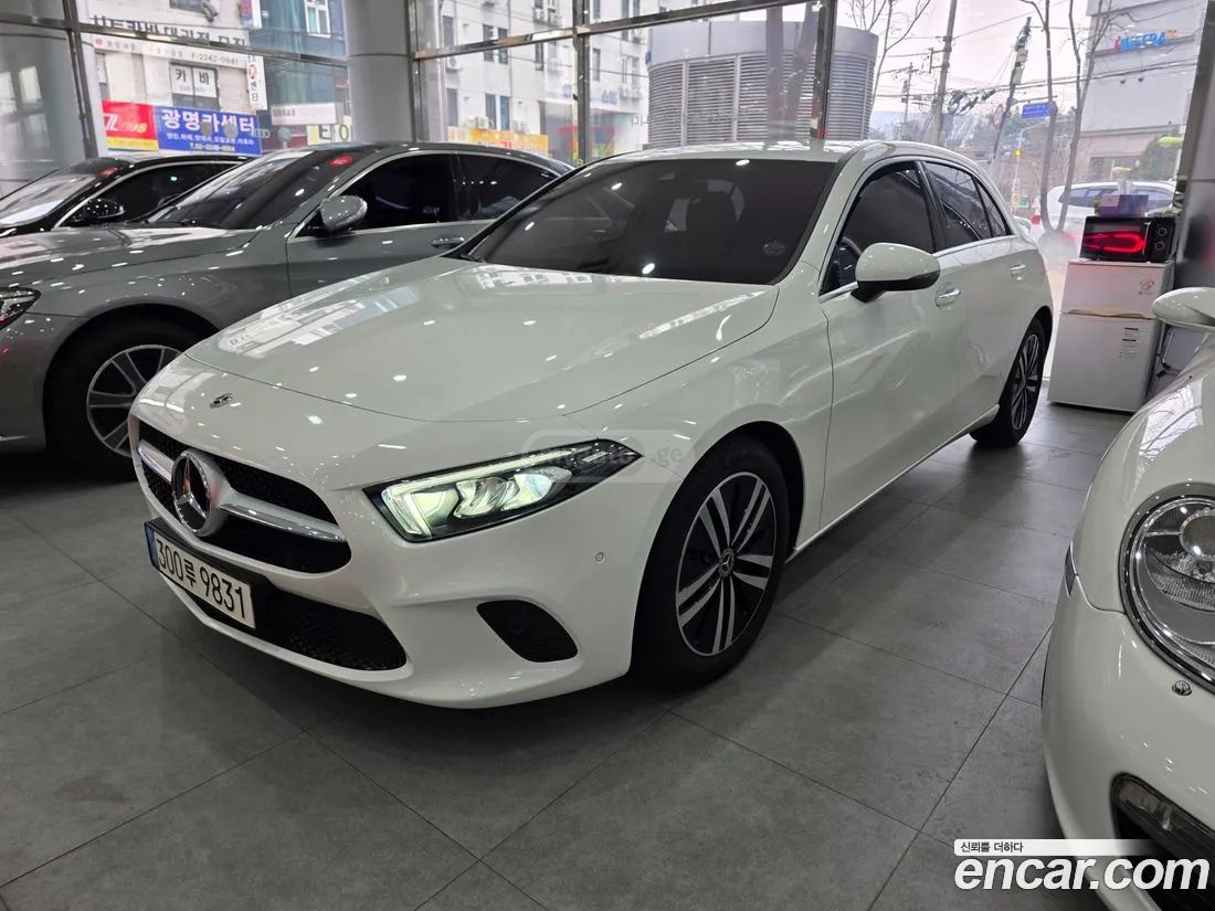 Mercedes-Benz A 45 AMG 2022 — миниатюра 12