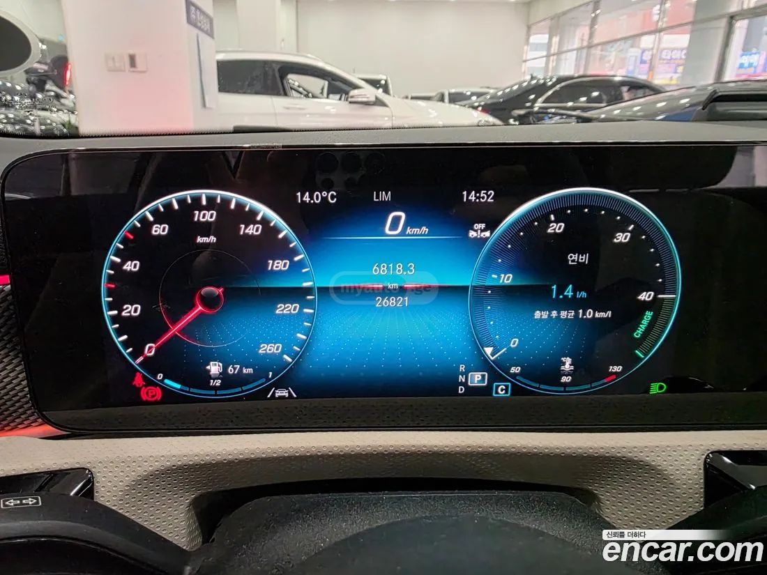 Mercedes-Benz A 45 AMG 2022 — миниатюра 8