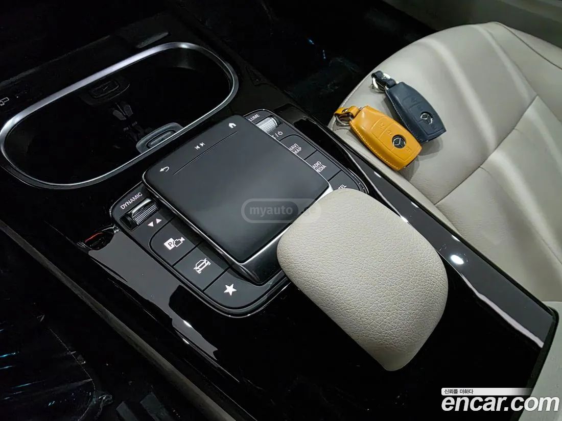 Mercedes-Benz A 45 AMG 2022 — миниатюра 9