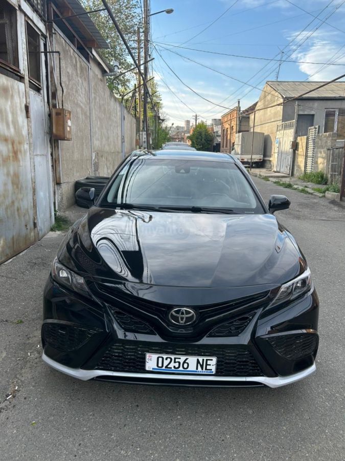 Toyota Camry - фото 1