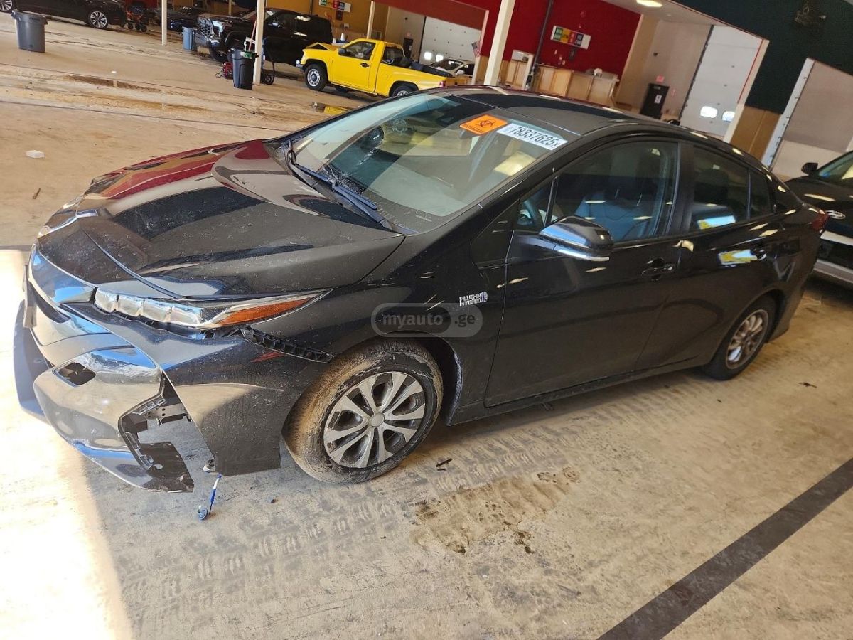 Toyota Prius Prime XLE 5dr Hatchback CVT 2021 — миниатюра 1