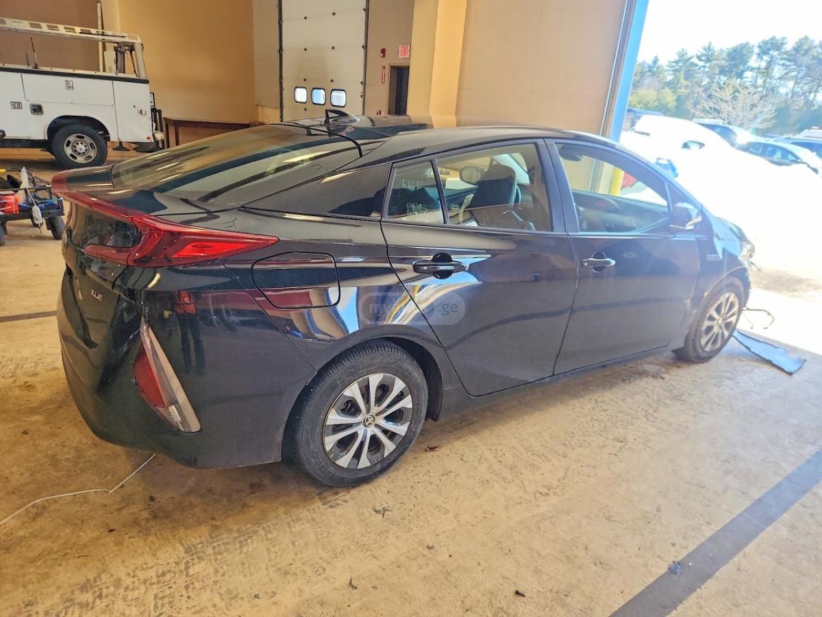 Toyota Prius Prime XLE 5dr Hatchback CVT 2021 — миниатюра 3