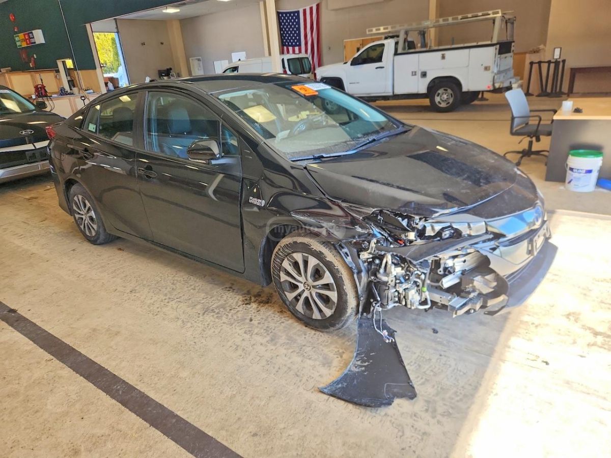 Toyota Prius Prime XLE 5dr Hatchback CVT 2021 — миниатюра 4