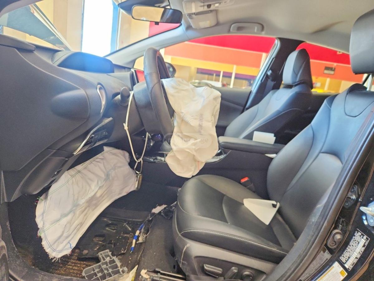 Toyota Prius Prime XLE 5dr Hatchback CVT 2021 — миниатюра 7