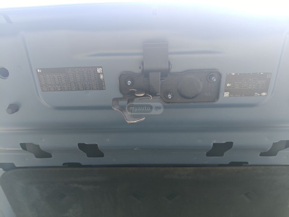 Land Rover Defender 110 S P300 2023 — миниатюра 13