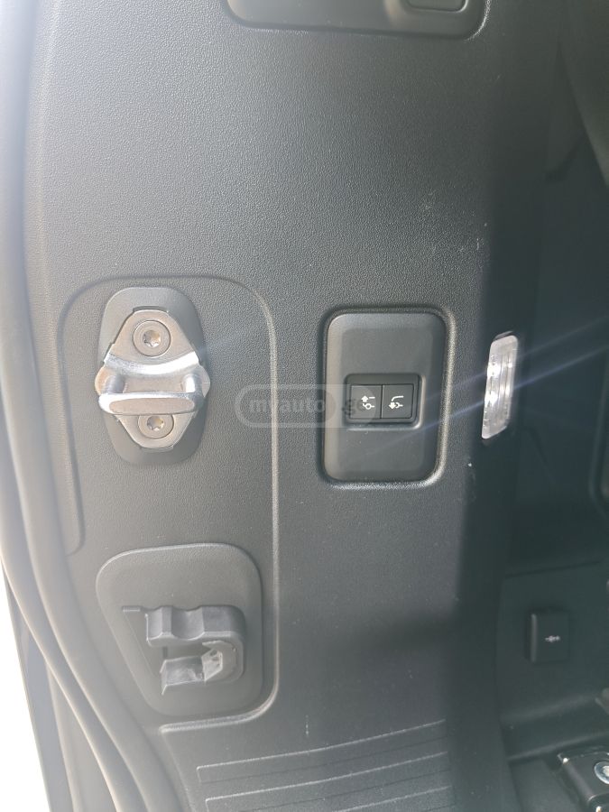 Land Rover Defender 110 S P300 2023 — миниатюра 7