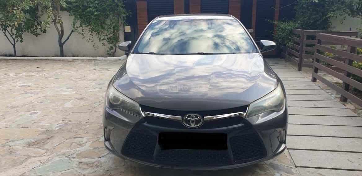 Toyota Camry - фото 1