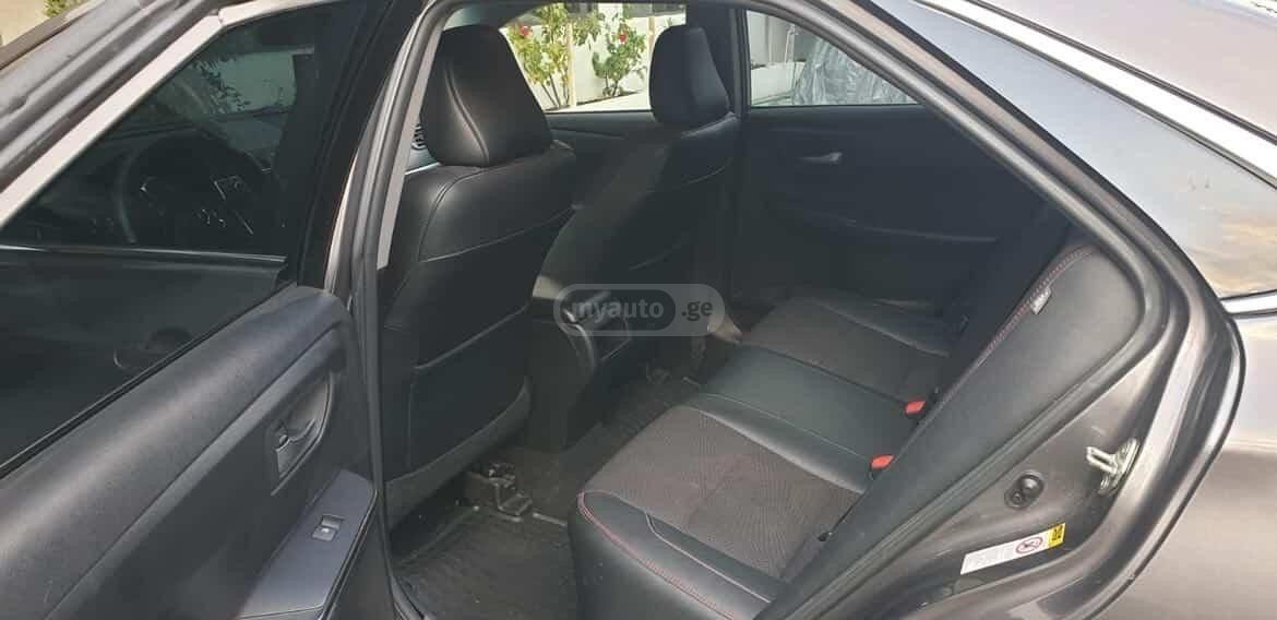 Toyota Camry - фото 2