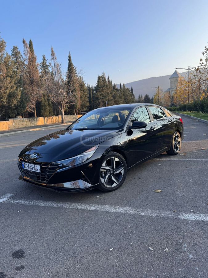 Hyundai Elantra - фото 1