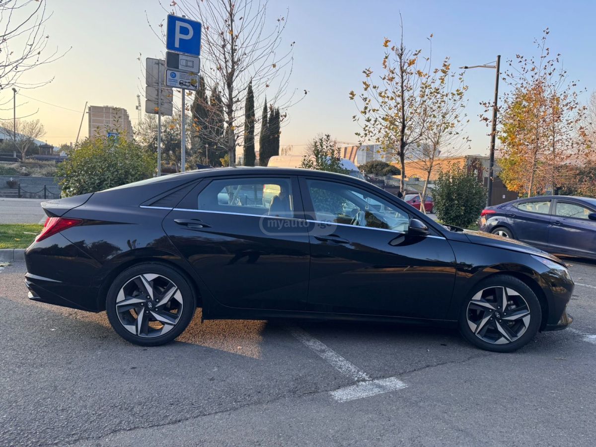 Hyundai Elantra - фото 3