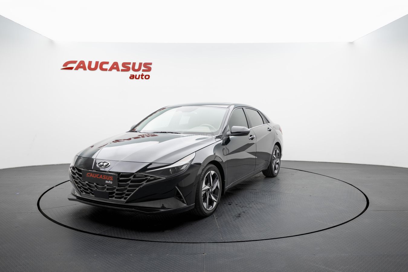 Hyundai Elantra - фото 1