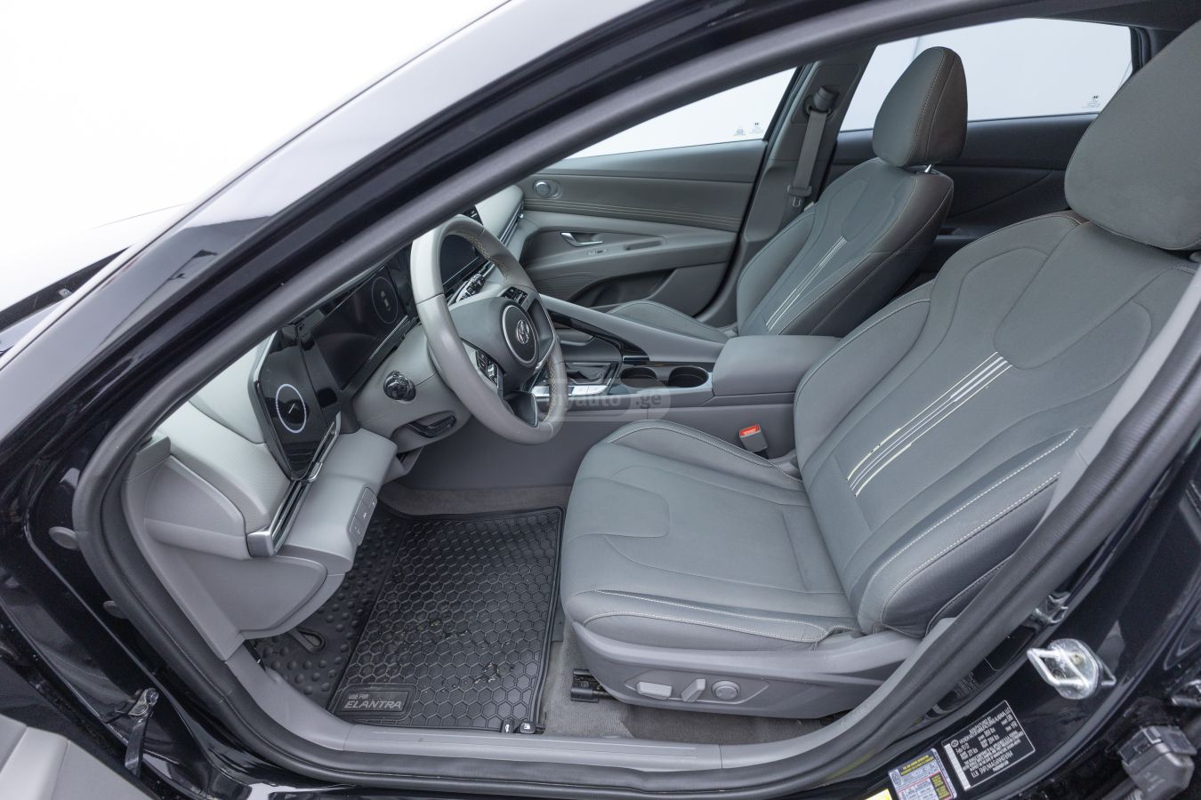 Hyundai Elantra - фото 10