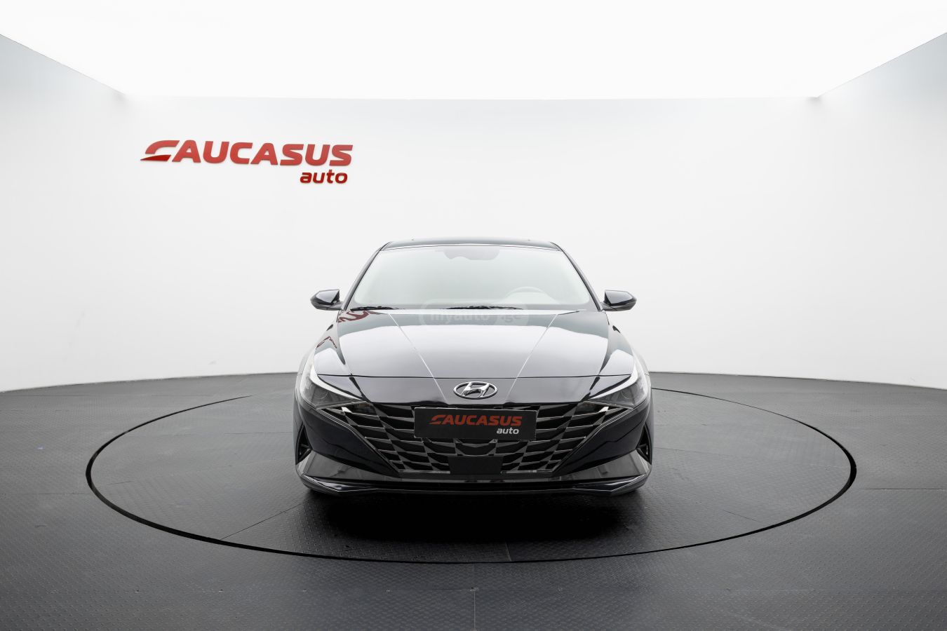 Hyundai Elantra - фото 2