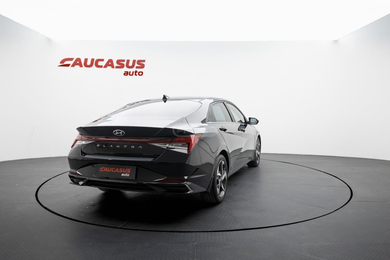 Hyundai Elantra - фото 4