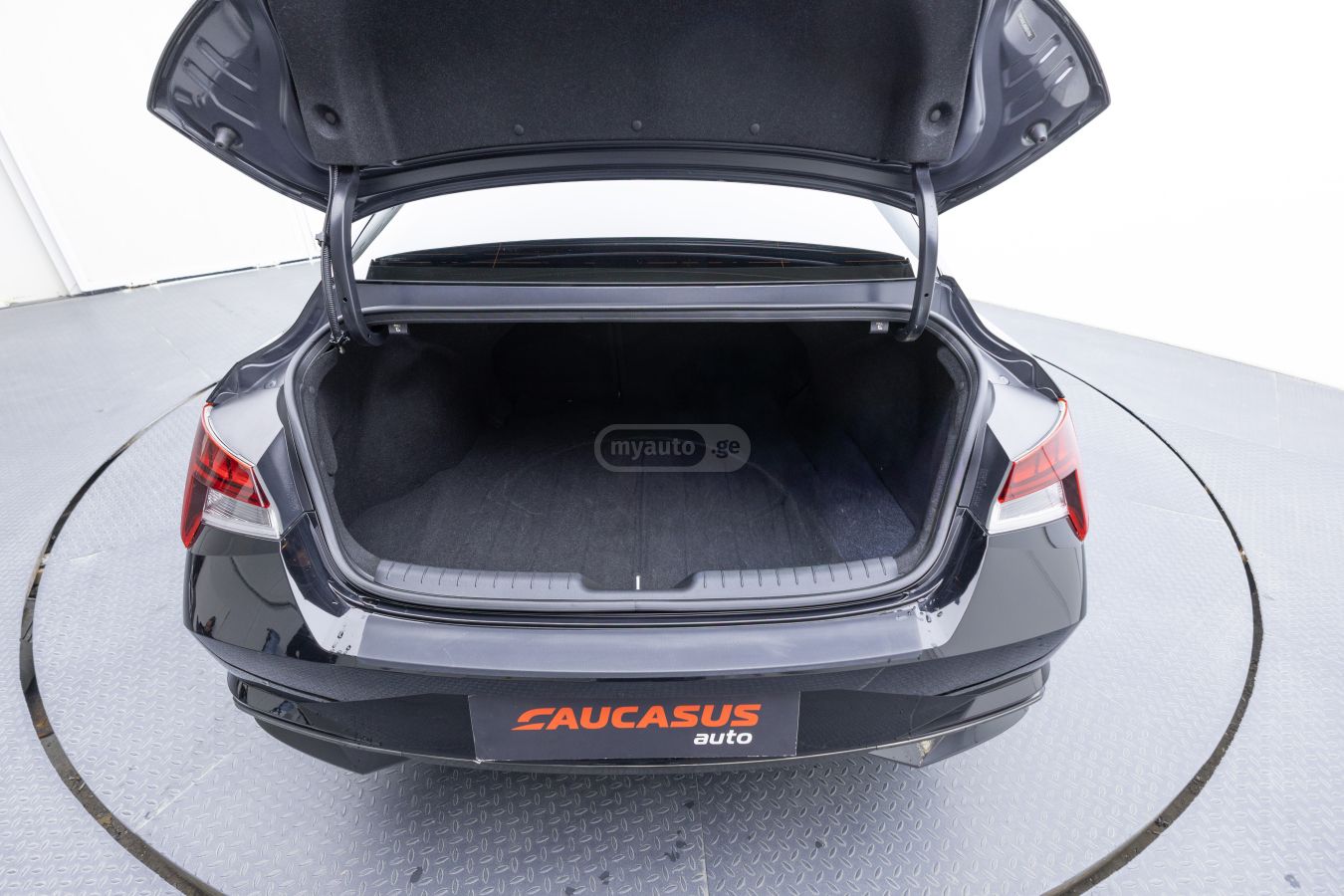 Hyundai Elantra - фото 7