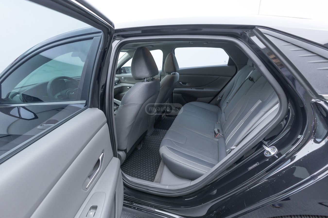 Hyundai Elantra - фото 8