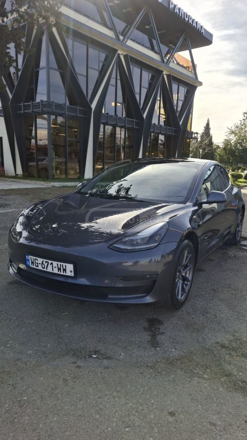 Tesla Model 3 - фото 2
