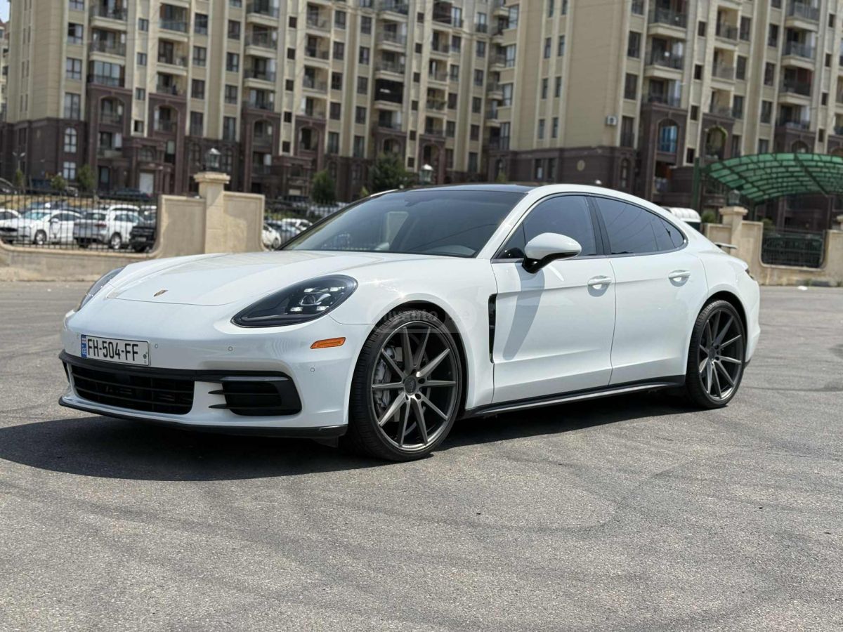 Porsche Panamera - фото 1