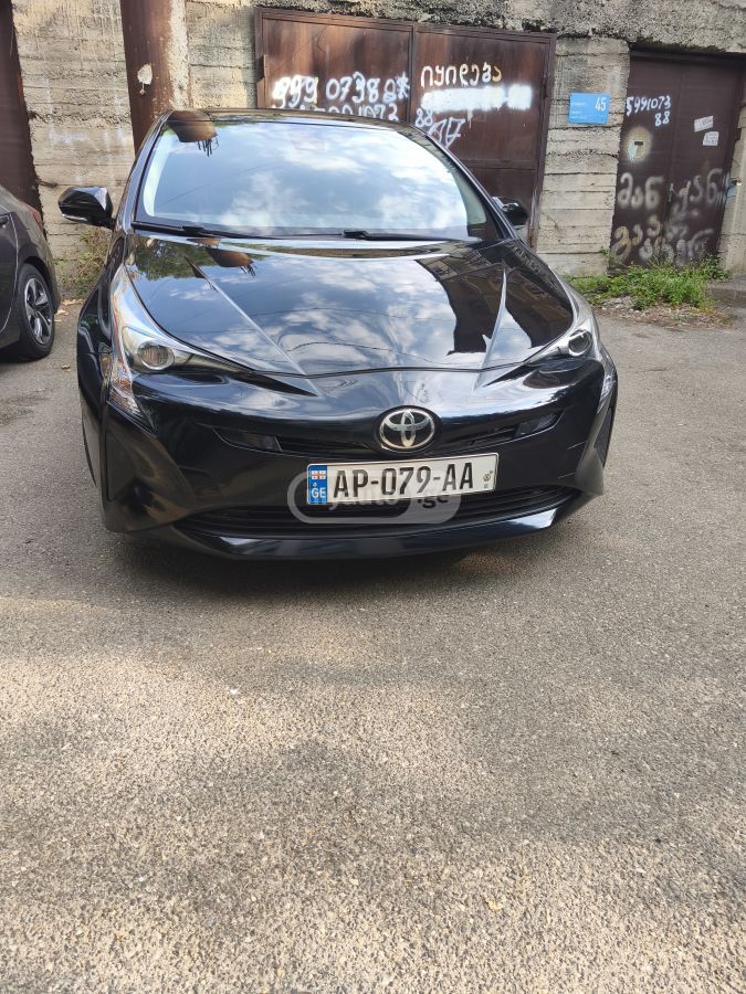 Toyota Prius - фото 1