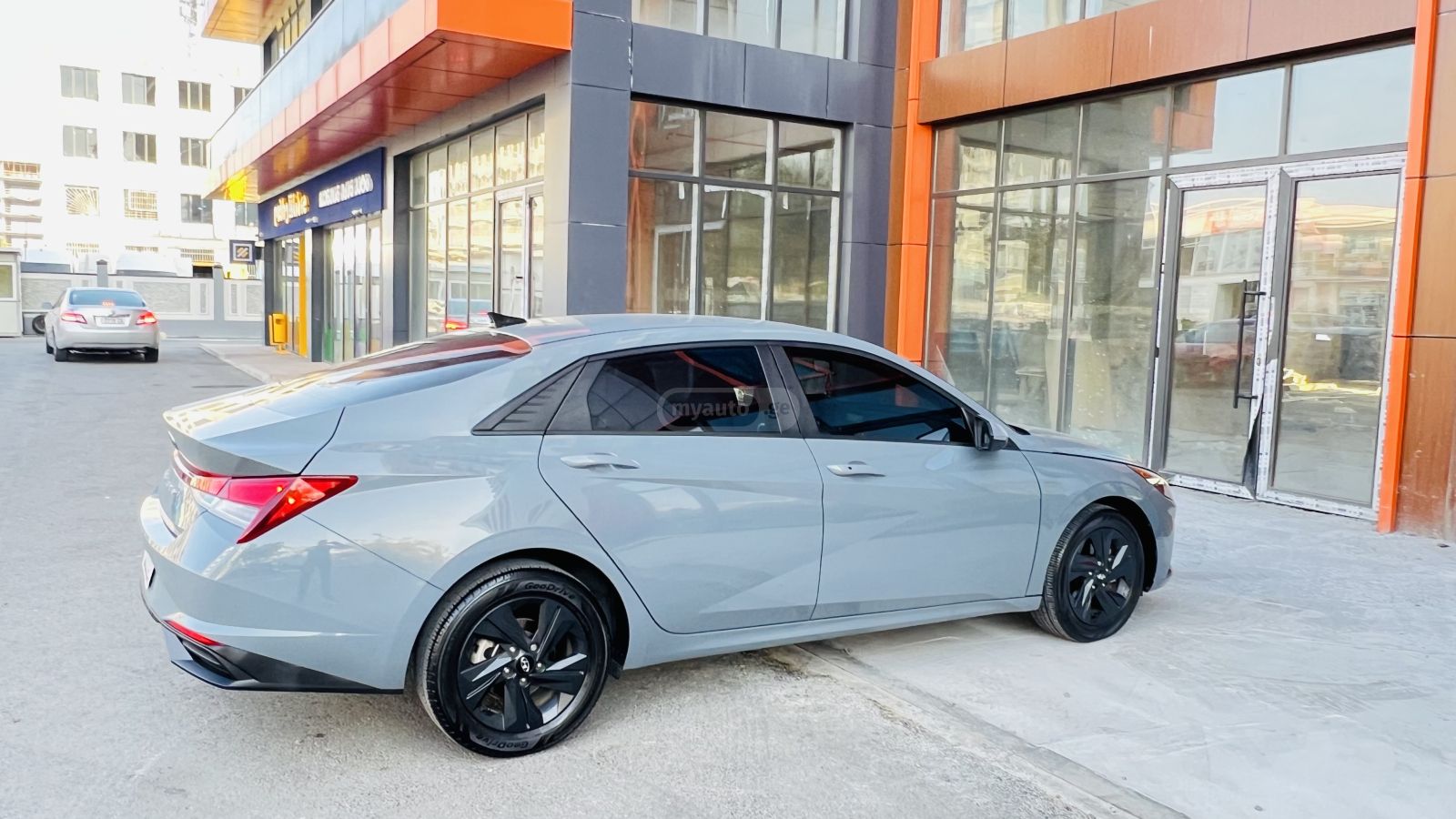 Hyundai Elantra - фото 4