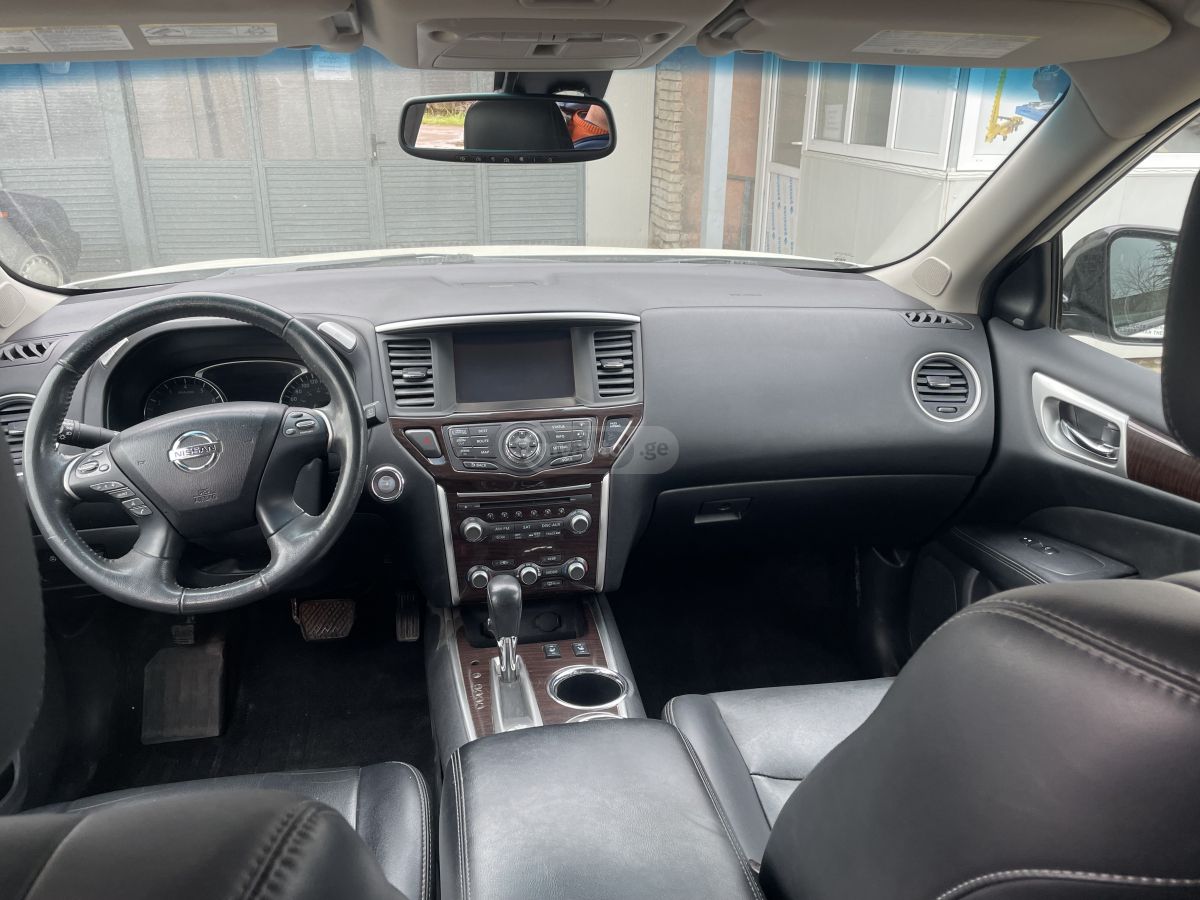 Nissan Pathfinder - фото 1