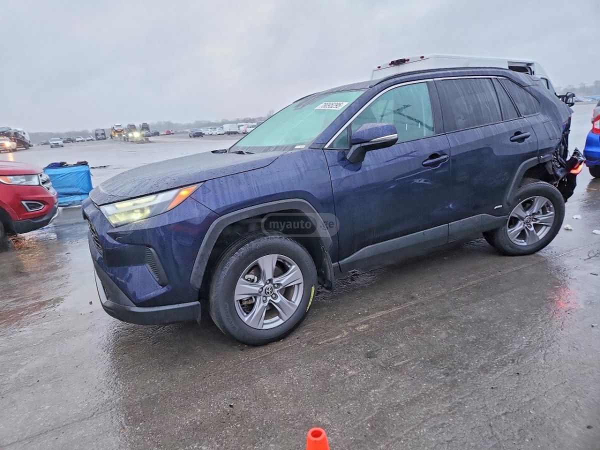 Toyota RAV 4 - фото 1