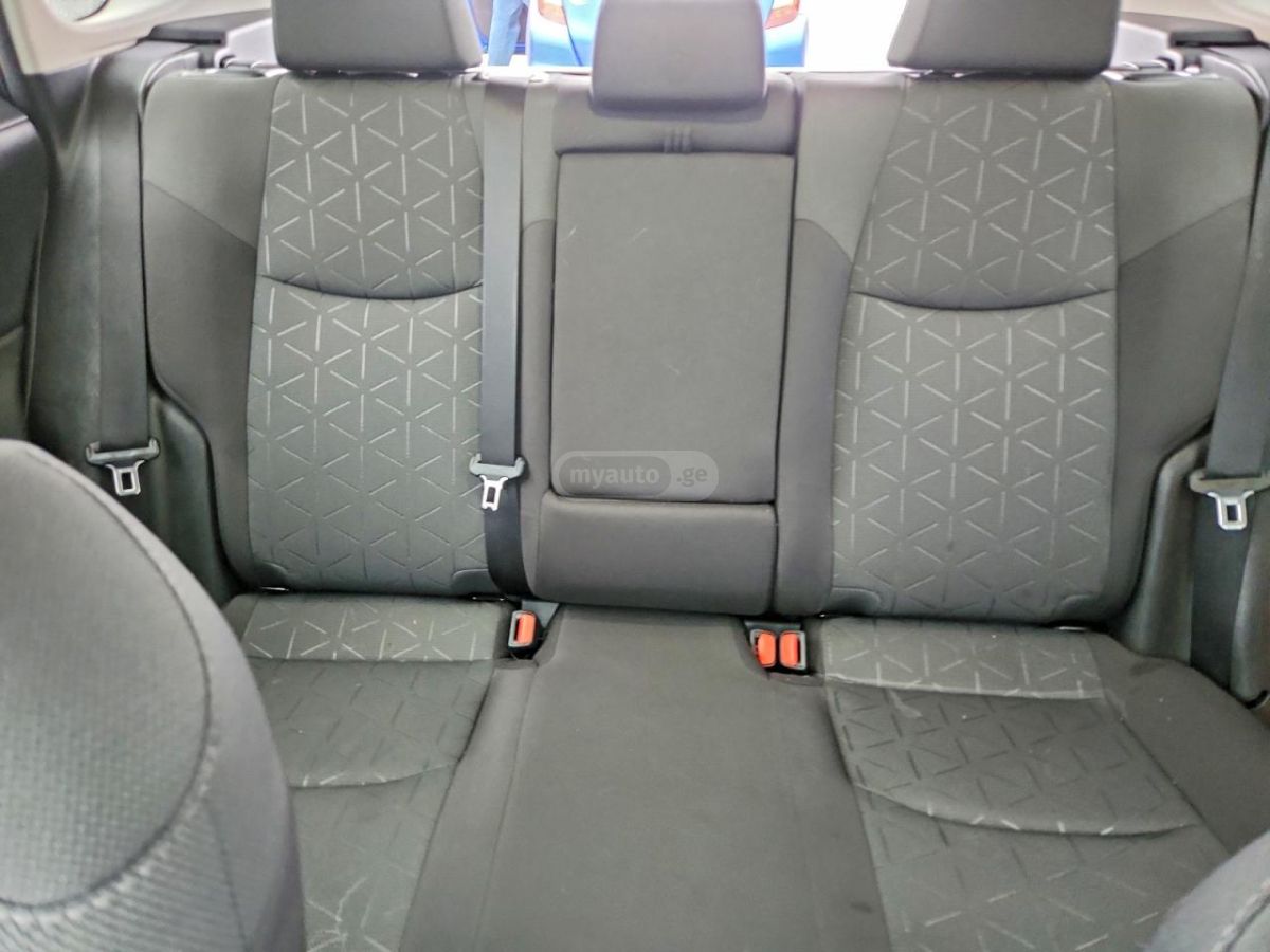 Toyota RAV 4 - фото 10