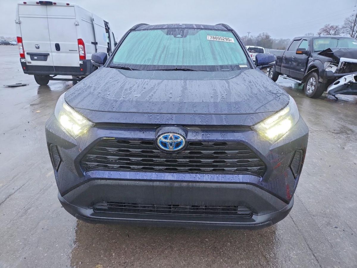 Toyota RAV 4 - фото 5