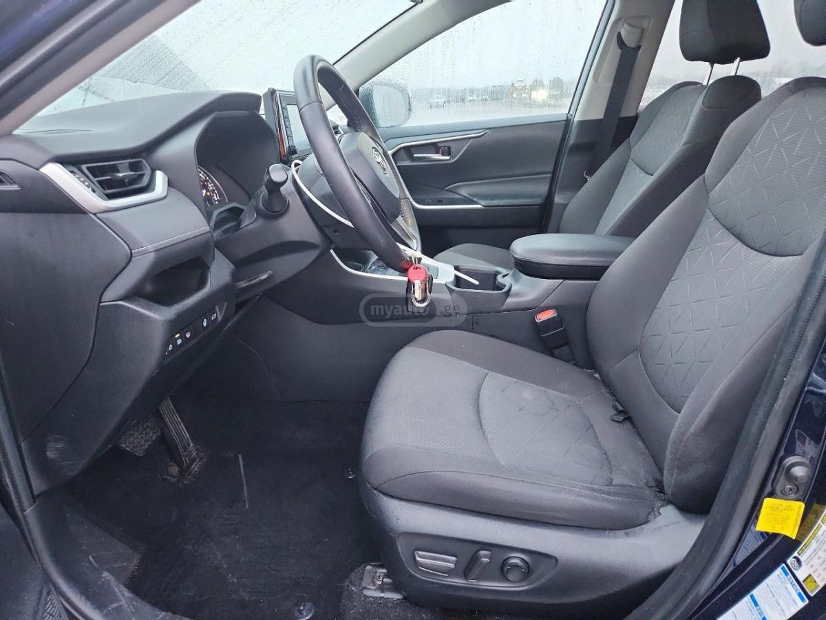 Toyota RAV 4 - фото 7