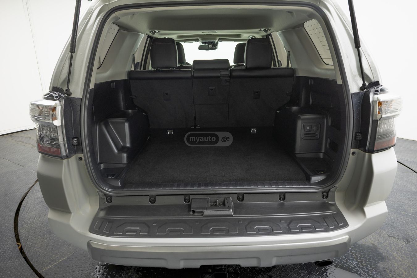 Toyota TRD Off Road Premium 4dr 4x4 A — миниатюра 8