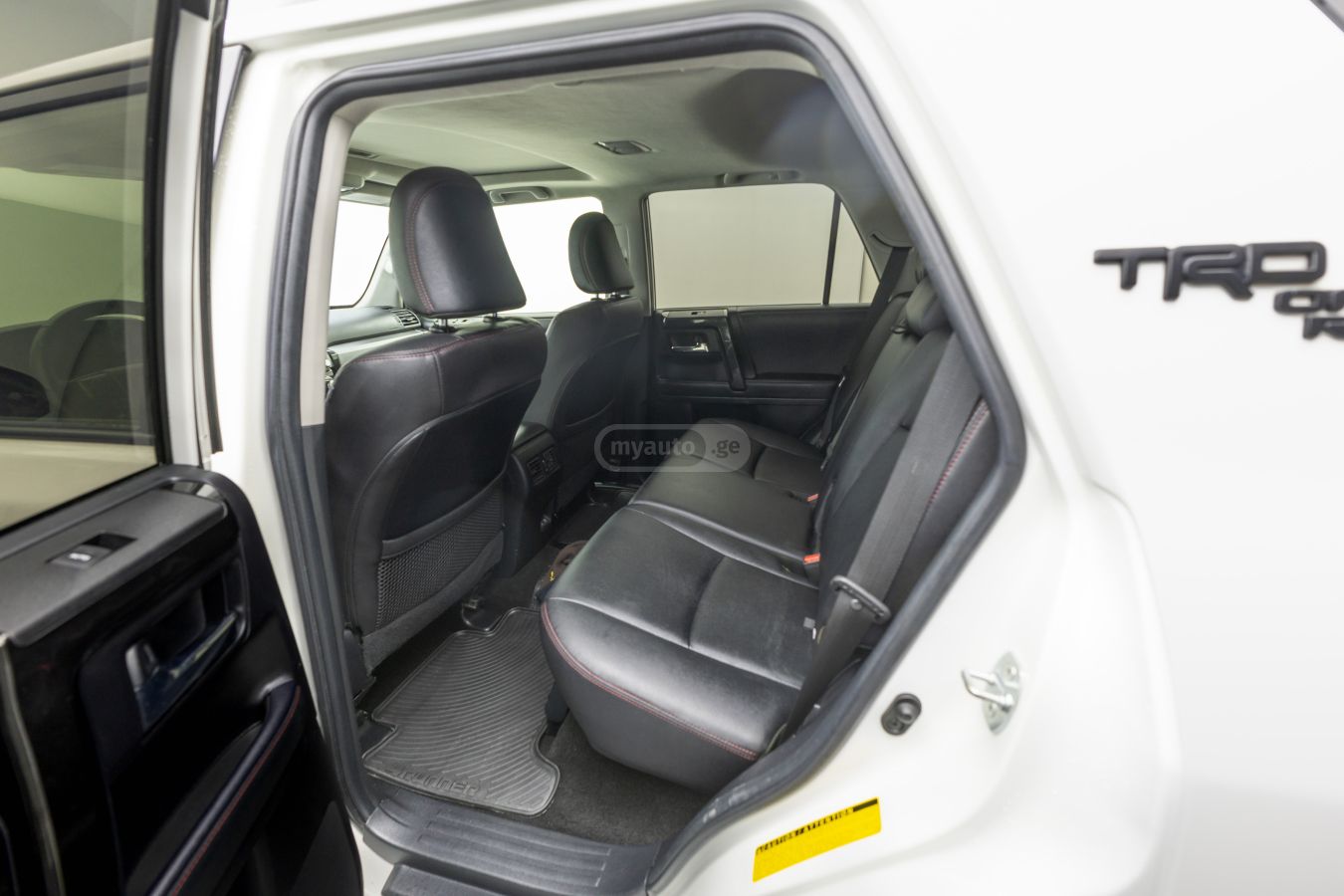 Toyota TRD Off Road Premium 4dr 4x4 A — миниатюра 9