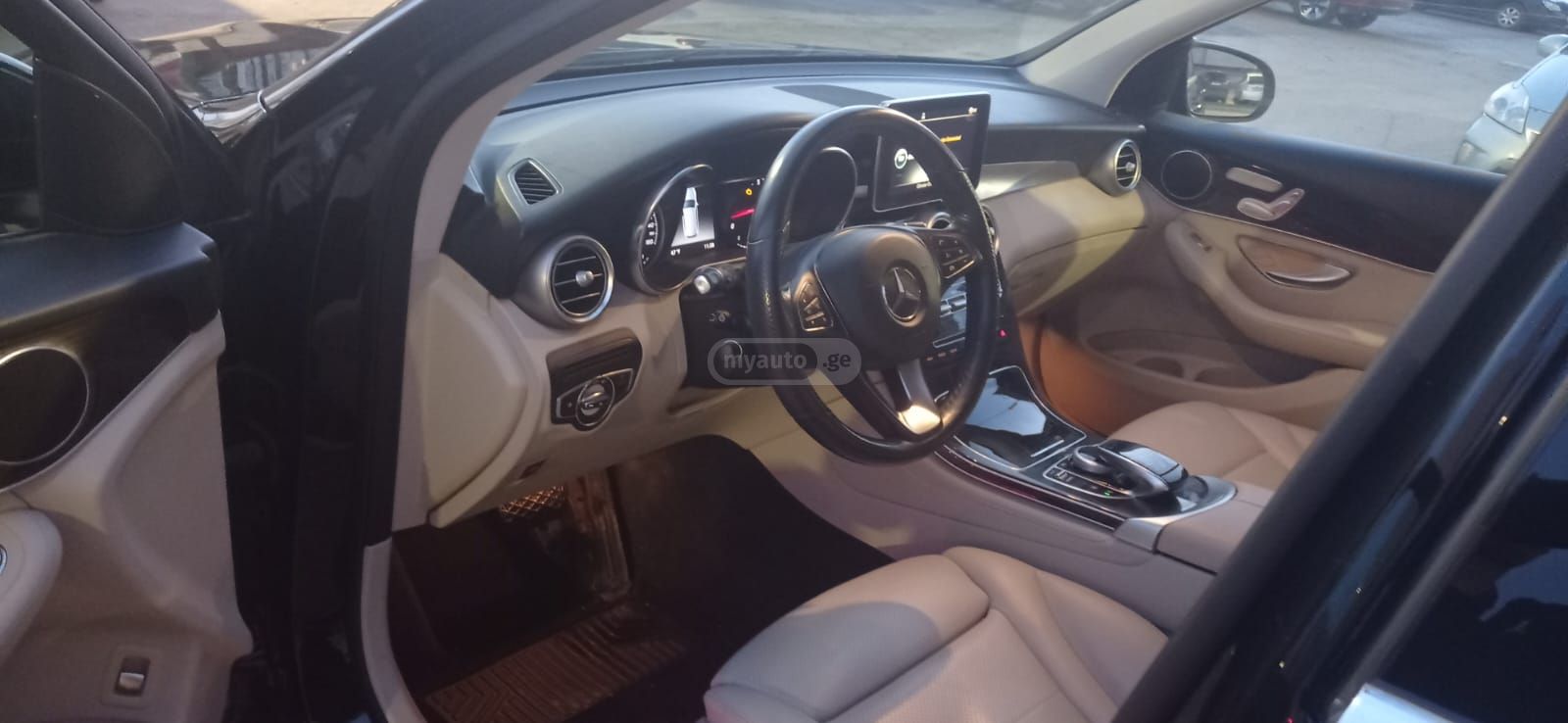 Mercedes-Benz GLC 300 - фото 14