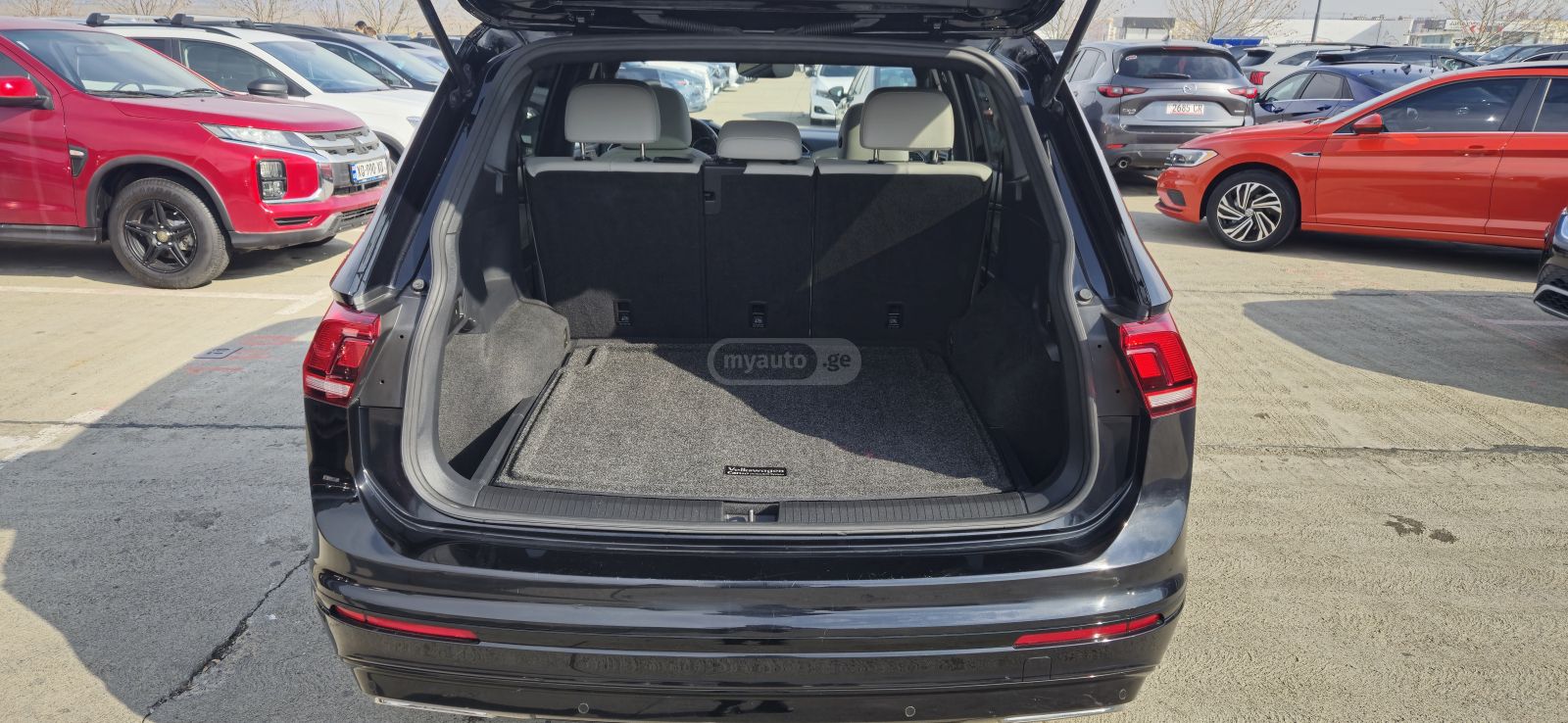 Volkswagen Tiguan - фото 7