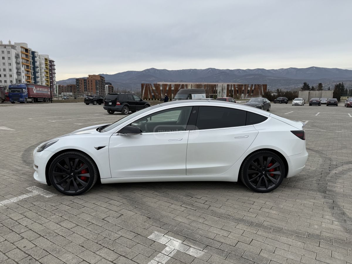 Tesla Model 3 - фото 3