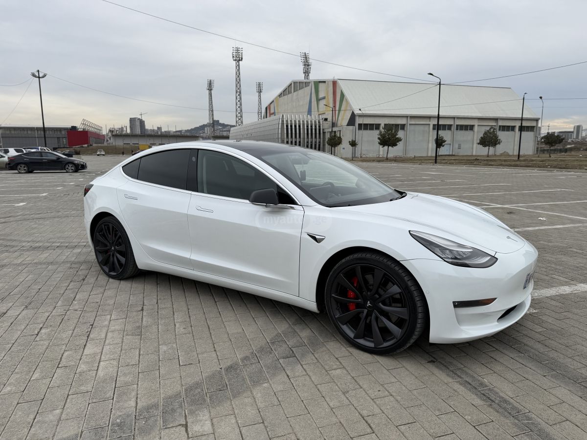 Tesla Model 3 - фото 5