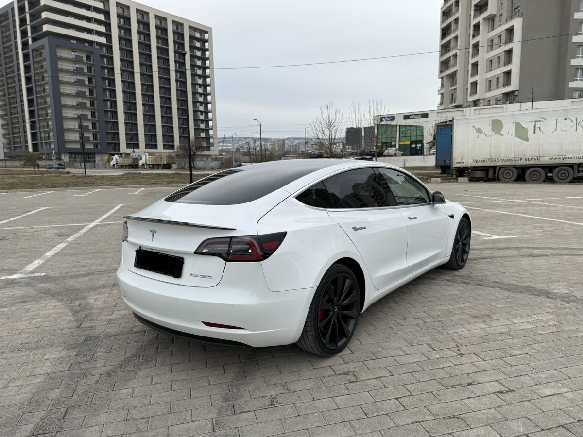 Tesla Model 3 - фото 7