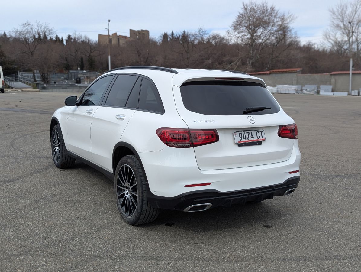 Mercedes-Benz GLC 300 - фото 1