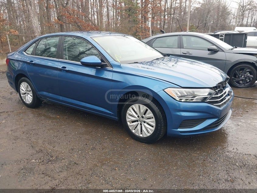 Volkswagen Jetta - фото 1