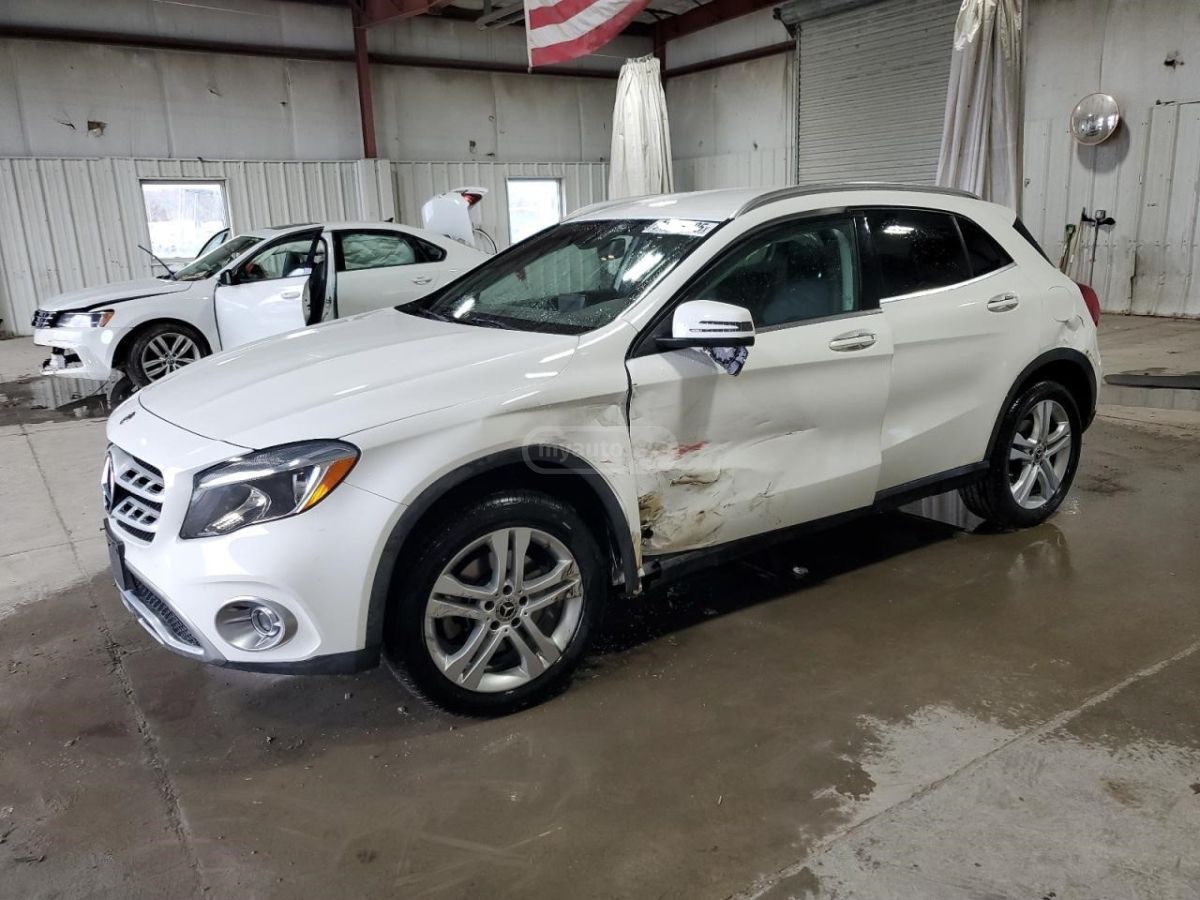 Mercedes-Benz GLA 250 - фото 1