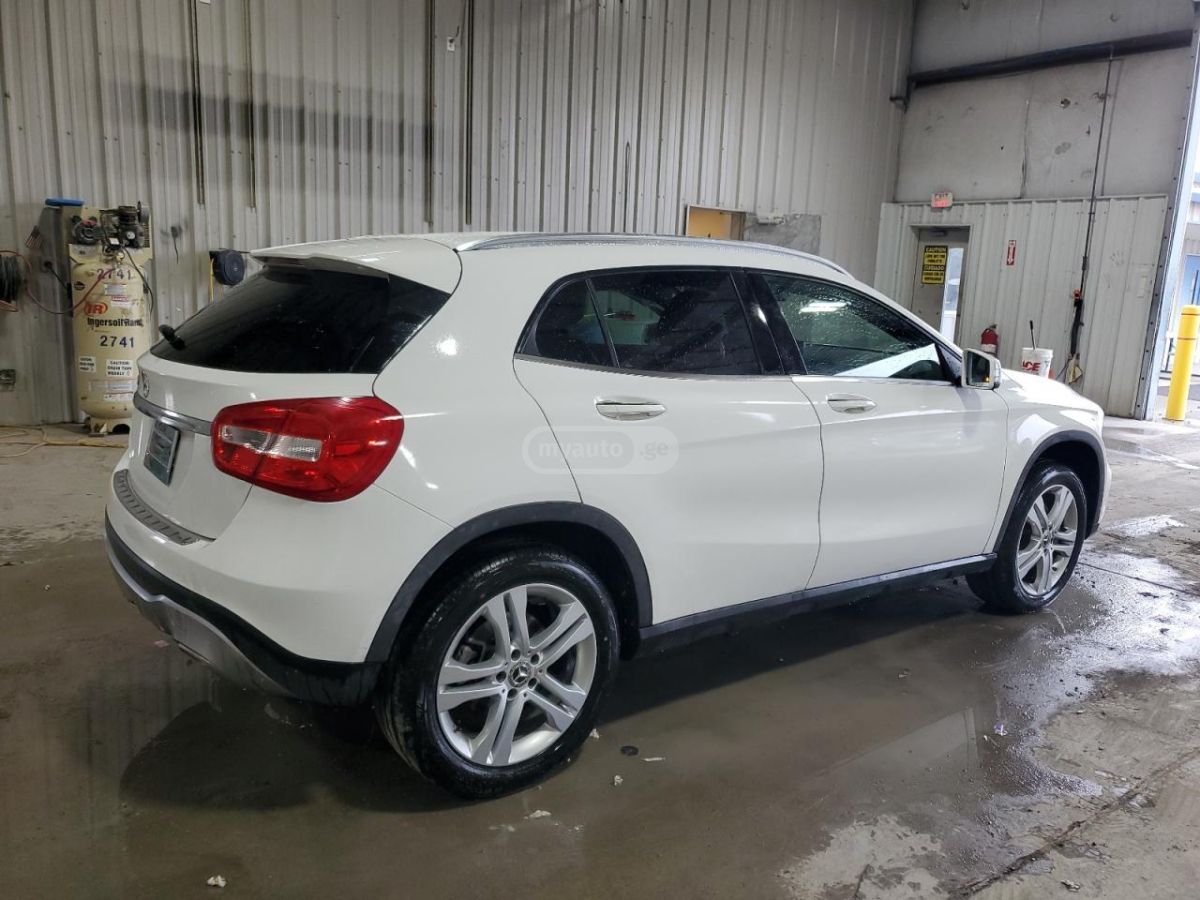 Mercedes-Benz Base GLA 250 4dr All-Wheel Dri — миниатюра 3