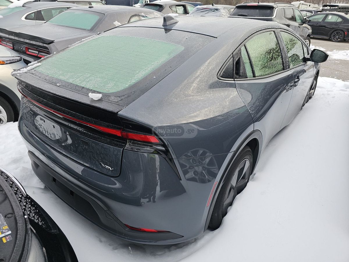 Toyota Prius - фото 2