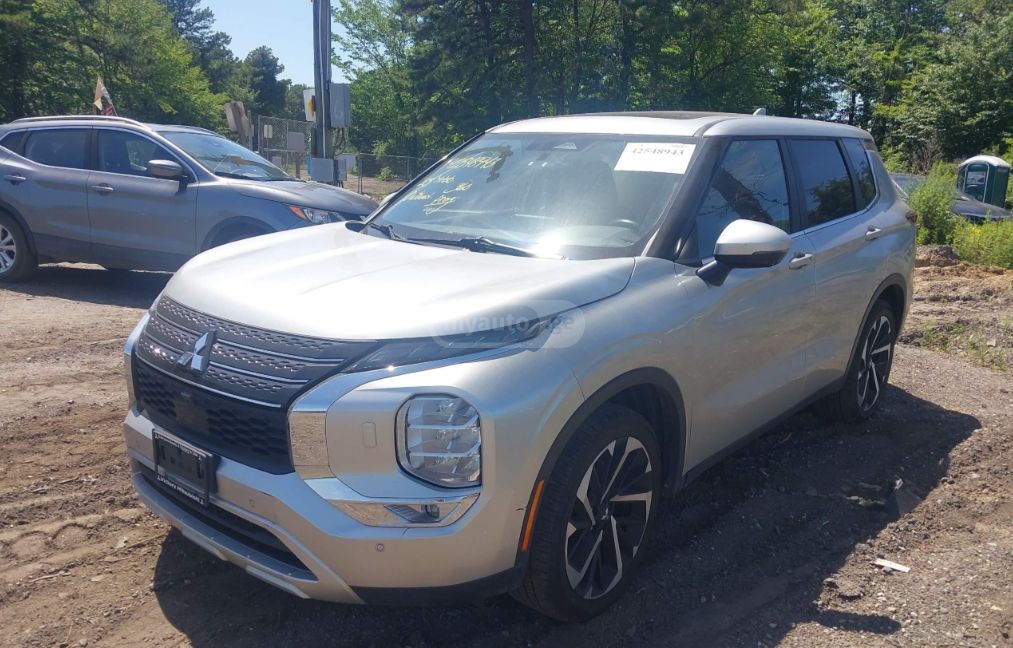 Mitsubishi Outlander - фото 1