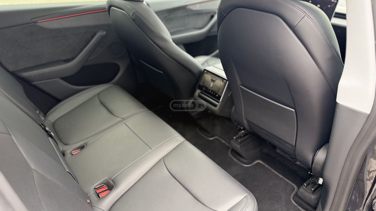 Tesla Model Y - фото 8